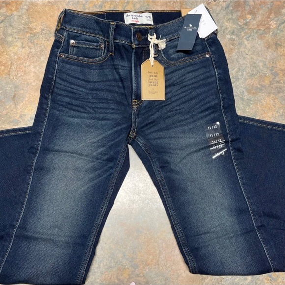 Abercrombie Kids Straight Leg Jeans size 11/12 soft cozy dark blue denim - Picture 3 of 6